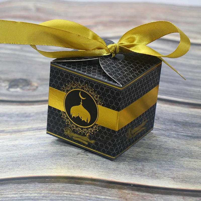 Ramadan Gift Box with Gold Ribbon 4ct — detail